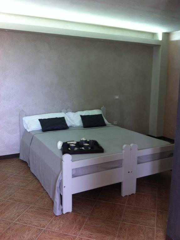 Bb Masotte Bed & Breakfast Sommacampagna Ruang foto